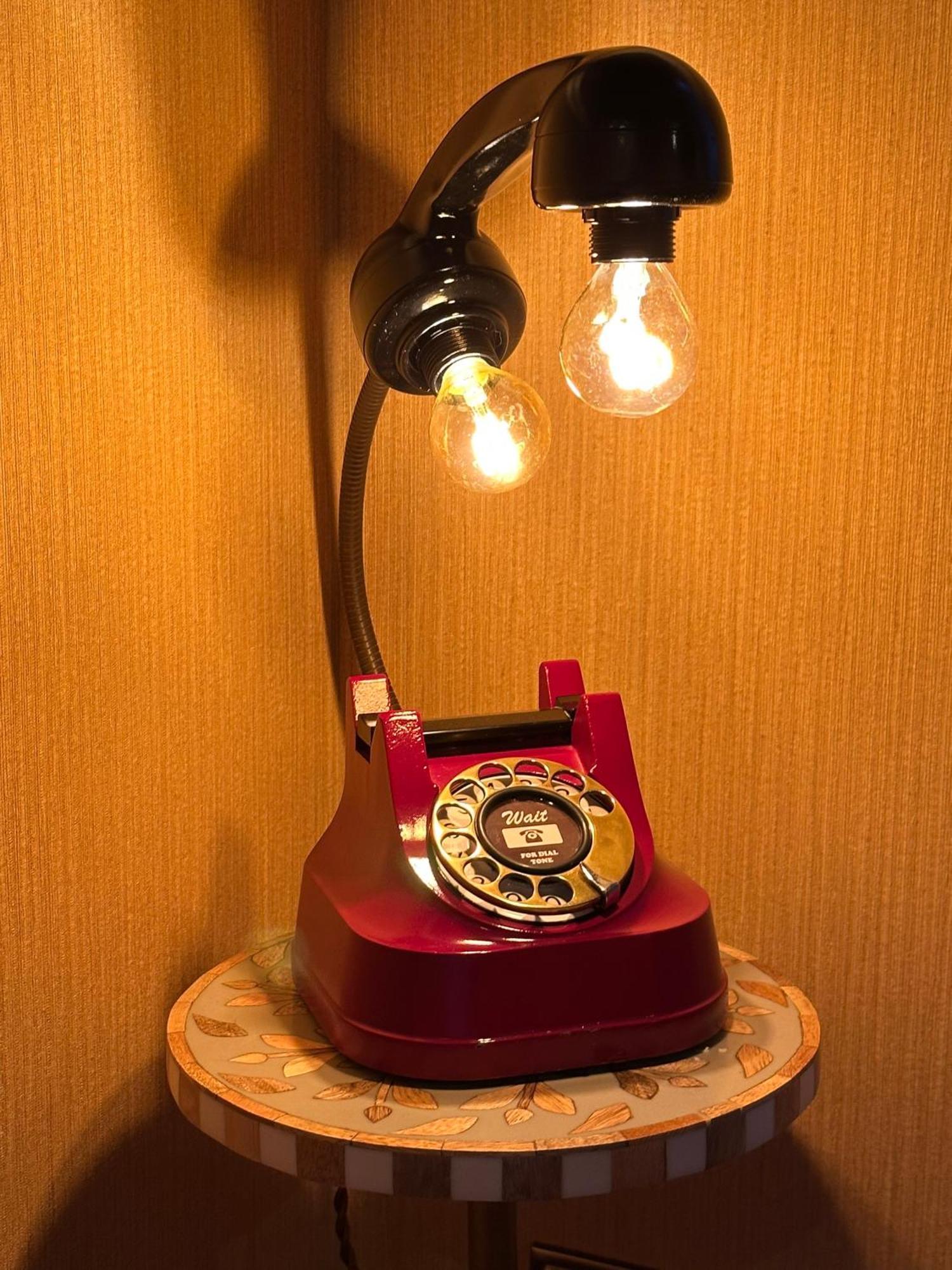 Chester House Guest House Eksteriør bilde A telephone lamp
